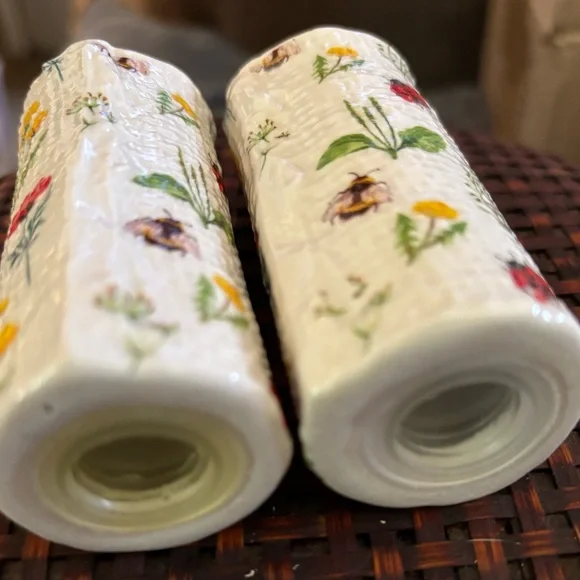 Wildflower collection w/Lady Bugs &  Bees Salt n Pepper Shaker - Picture 3 of 4